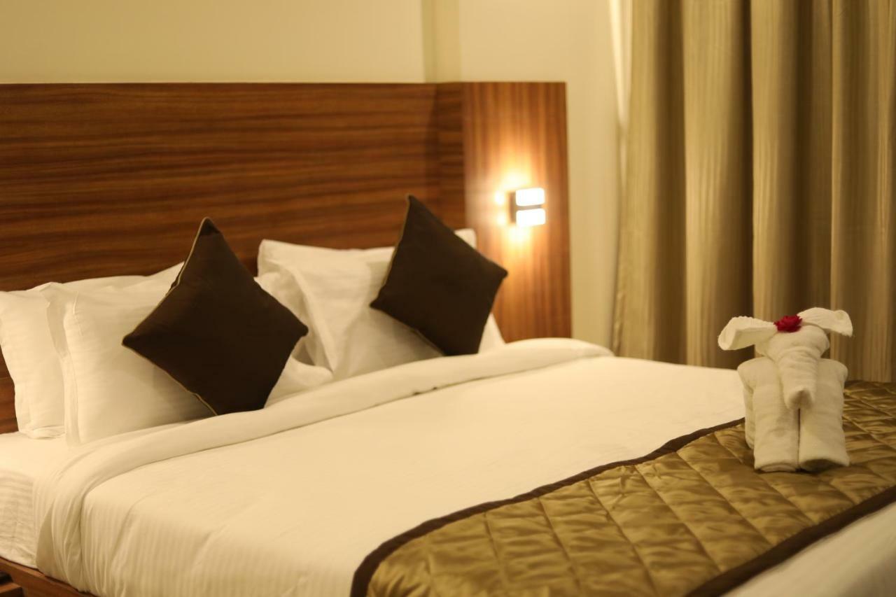 Kyriad Hotel Solapur By Othpl Exteriér fotografie