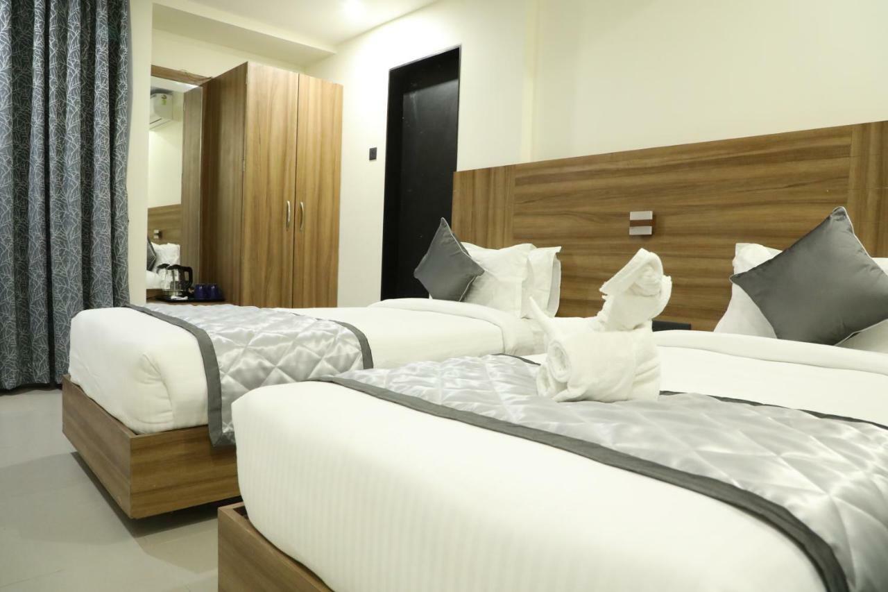 Kyriad Hotel Solapur By Othpl Exteriér fotografie