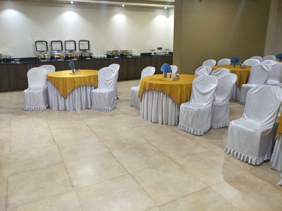 Kyriad Hotel Solapur By Othpl Exteriér fotografie