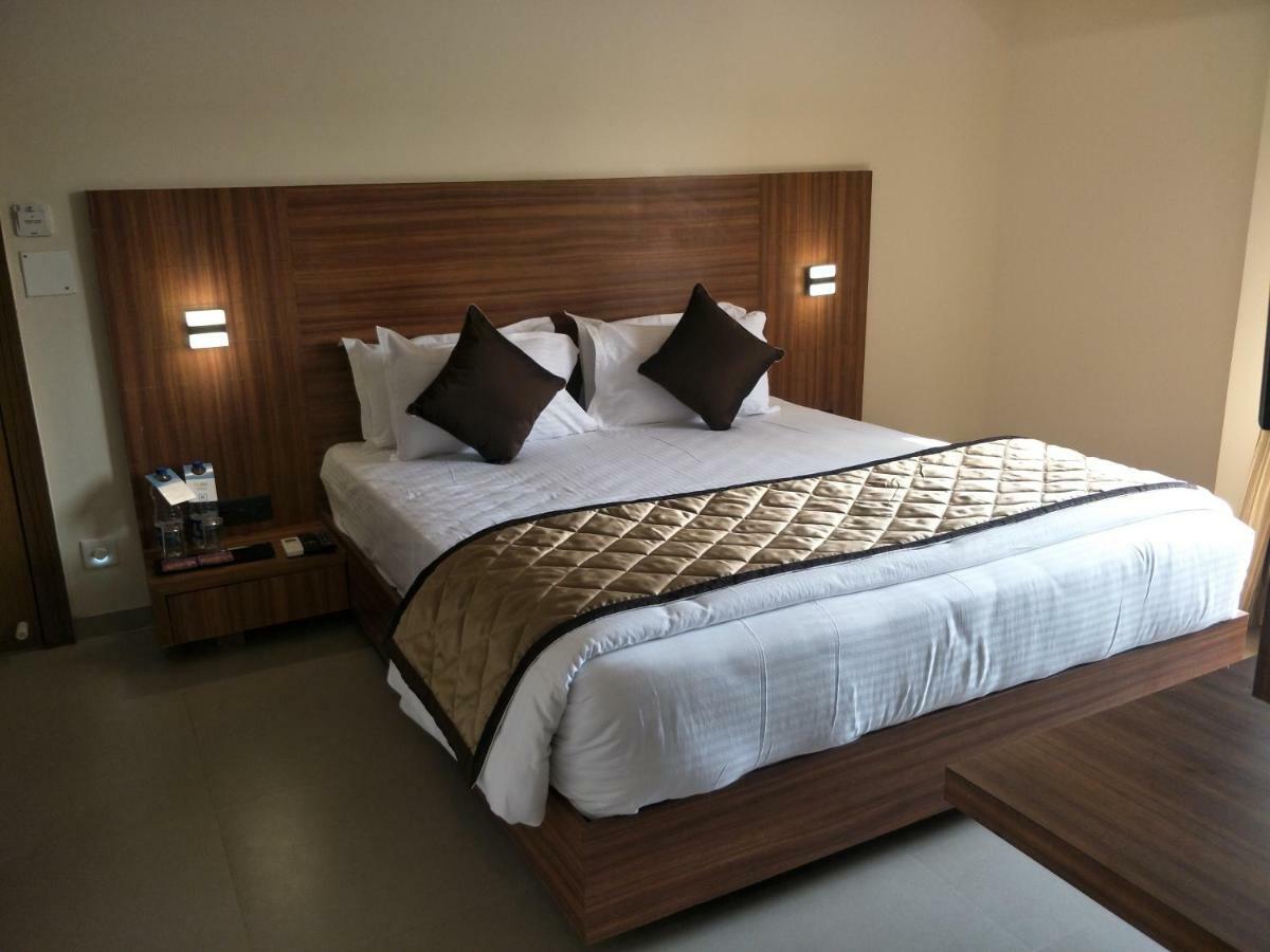 Kyriad Hotel Solapur By Othpl Exteriér fotografie