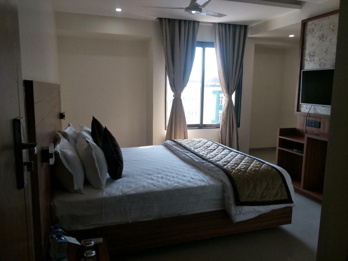 Kyriad Hotel Solapur By Othpl Exteriér fotografie