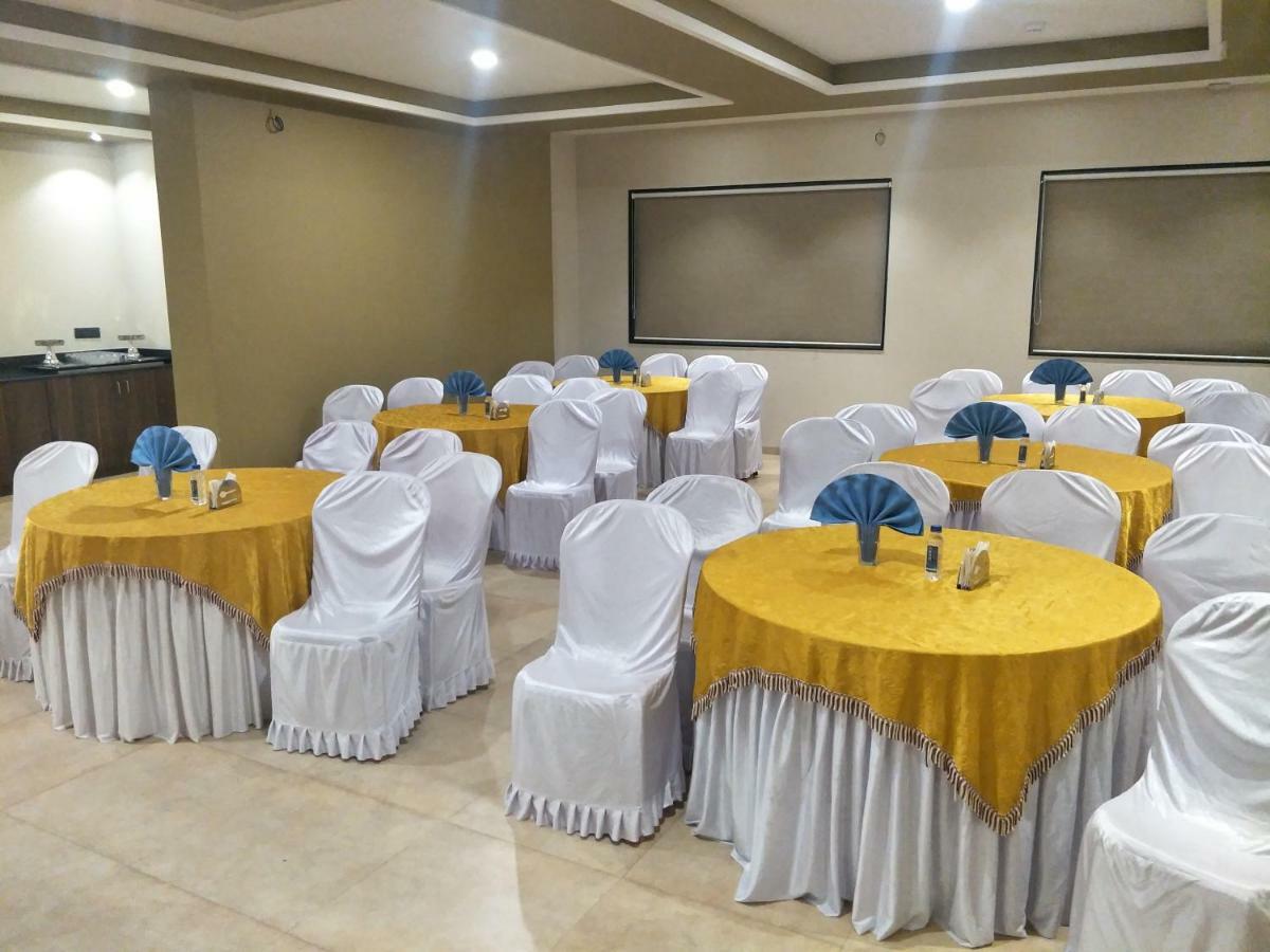 Kyriad Hotel Solapur By Othpl Exteriér fotografie