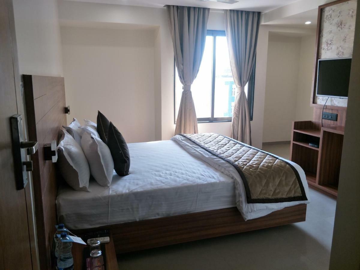 Kyriad Hotel Solapur By Othpl Exteriér fotografie