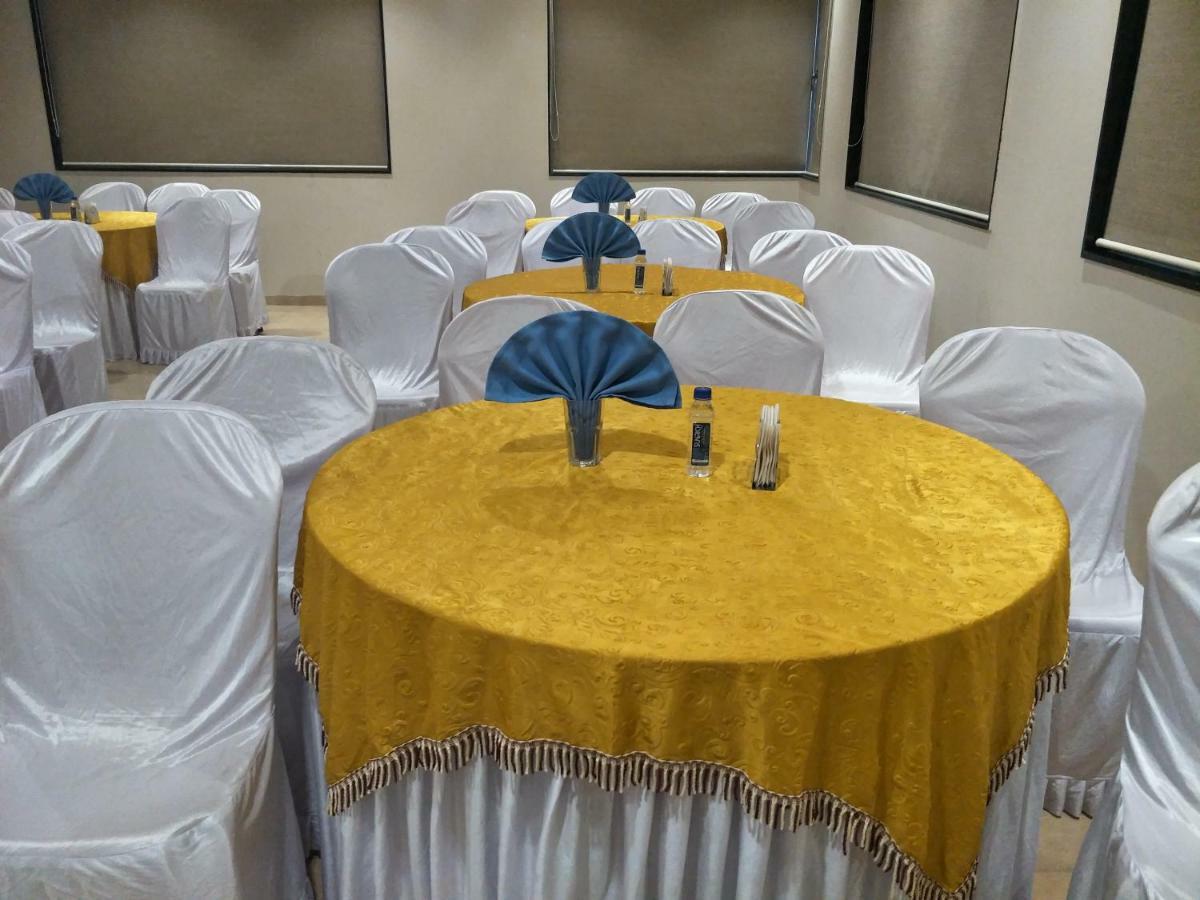 Kyriad Hotel Solapur By Othpl Exteriér fotografie