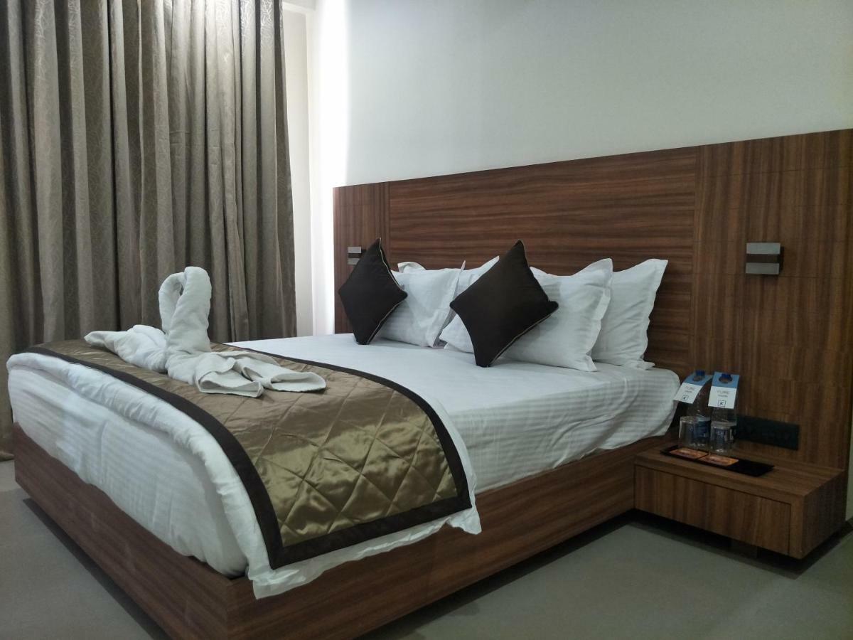 Kyriad Hotel Solapur By Othpl Exteriér fotografie