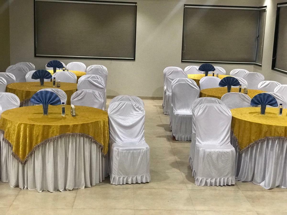 Kyriad Hotel Solapur By Othpl Exteriér fotografie
