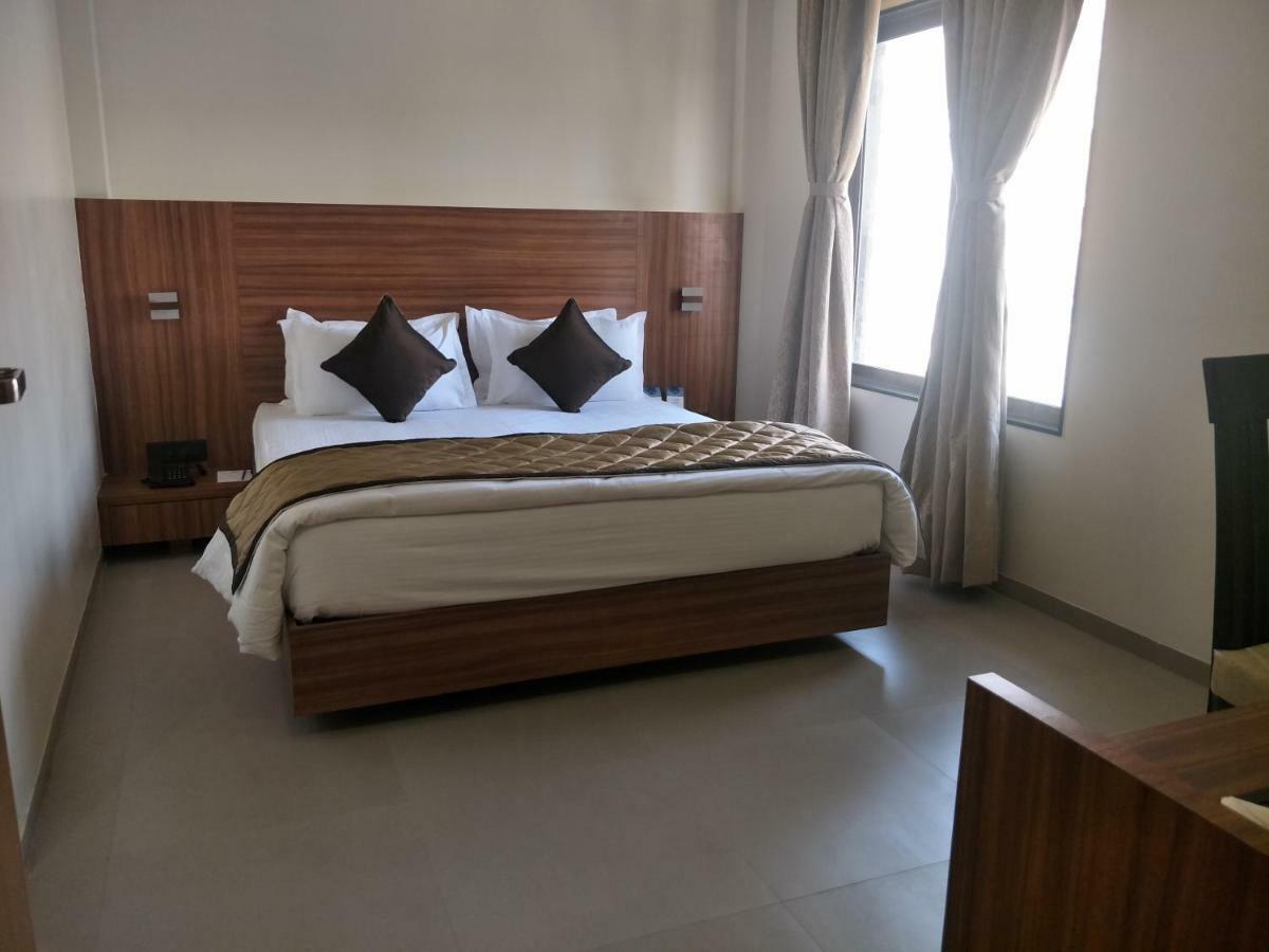 Kyriad Hotel Solapur By Othpl Exteriér fotografie