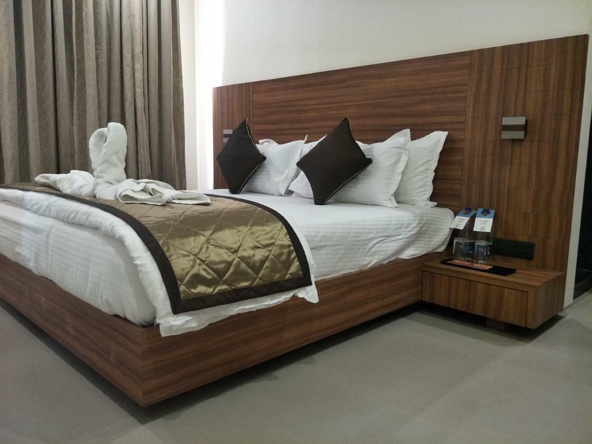 Kyriad Hotel Solapur By Othpl Exteriér fotografie