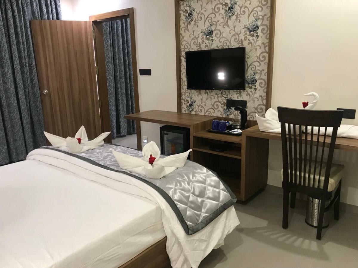 Kyriad Hotel Solapur By Othpl Exteriér fotografie