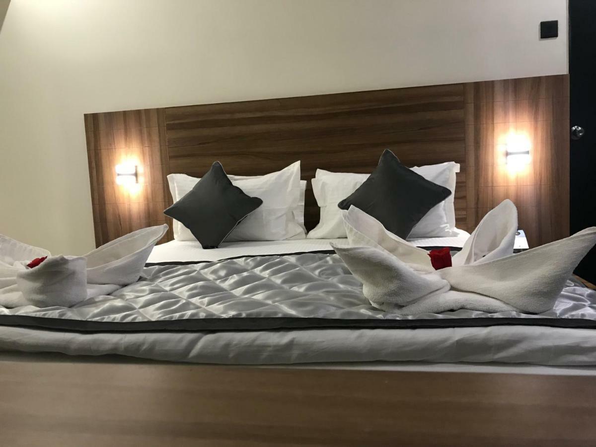 Kyriad Hotel Solapur By Othpl Exteriér fotografie