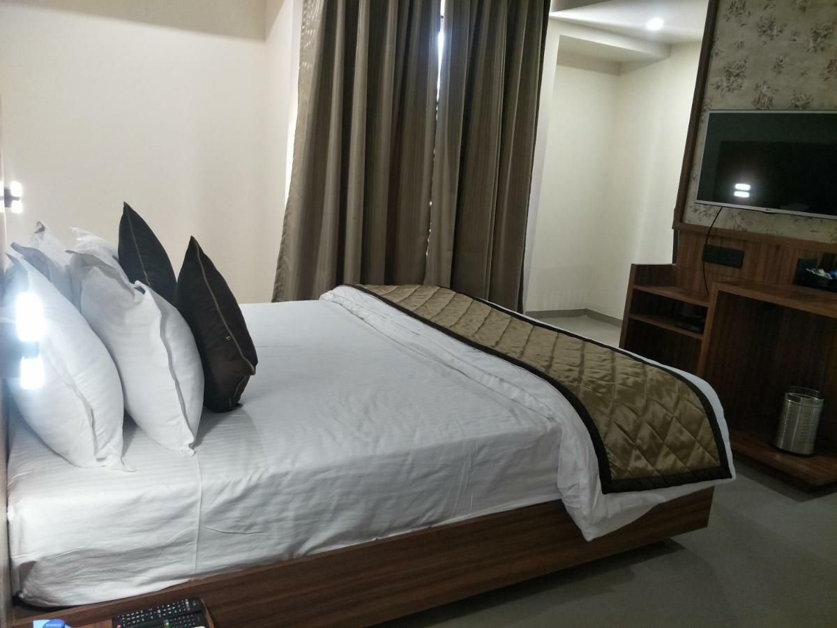 Kyriad Hotel Solapur By Othpl Exteriér fotografie
