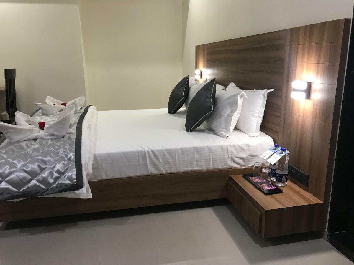 Kyriad Hotel Solapur By Othpl Exteriér fotografie